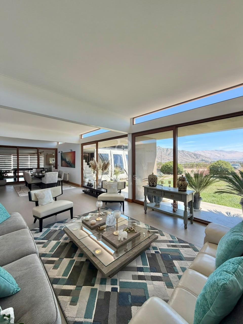 Venta de casa en parcela en Valle Dorado 